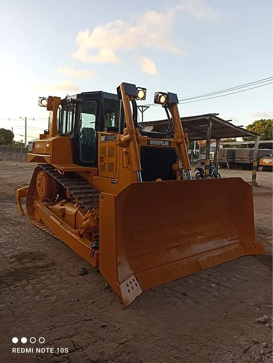 TRATOR DE ESTEIRA CATERPILLAR D6T 2012  Motor novo