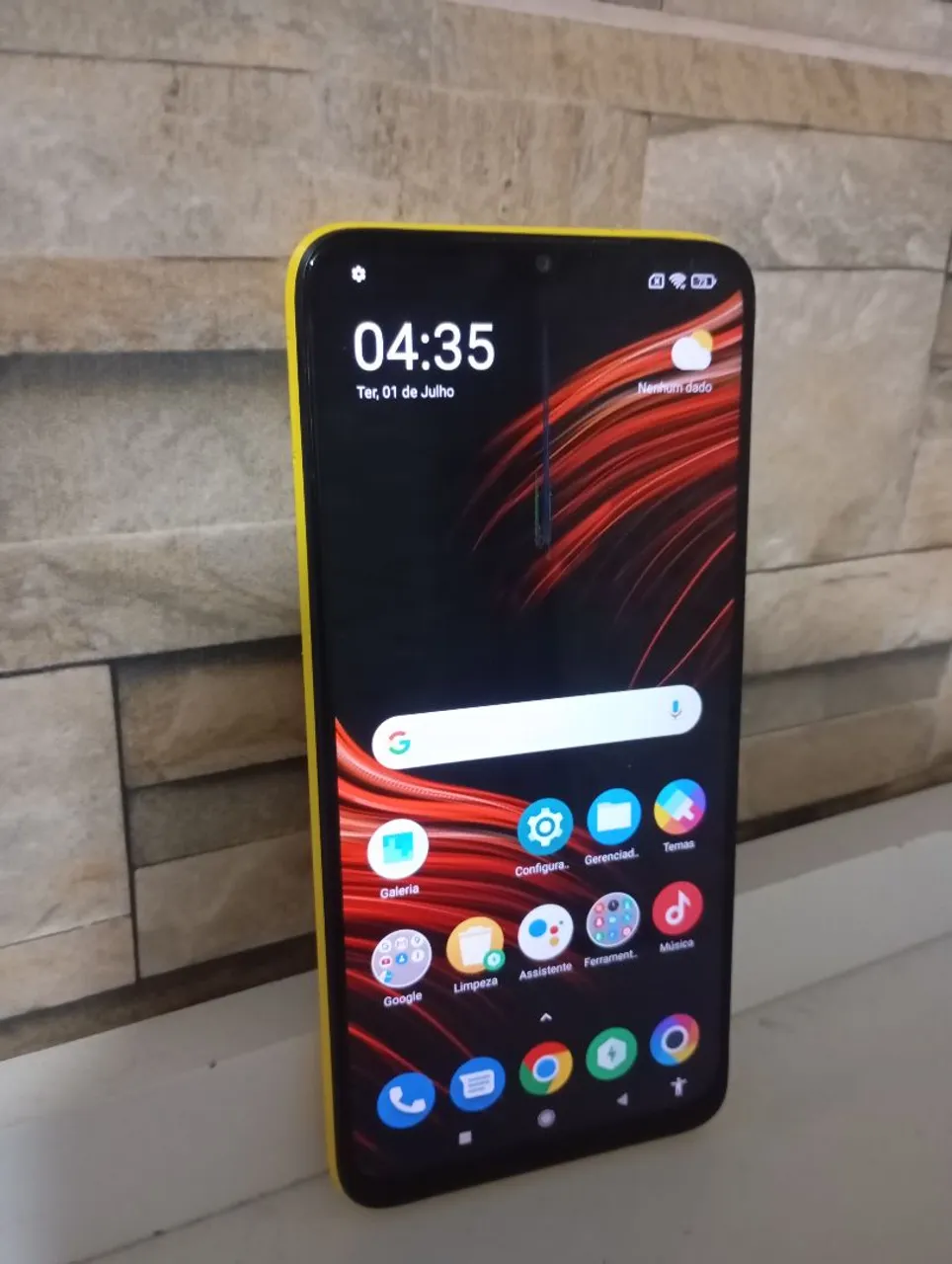 Vende-se esse Xiomi Poco M3 64GB tudo Ok só com um detalhe que não atrapalha no uso