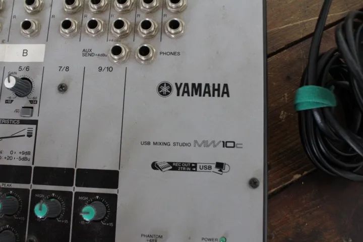 Mesa (mixer) e interface Yamaha MW10c - Foto 2