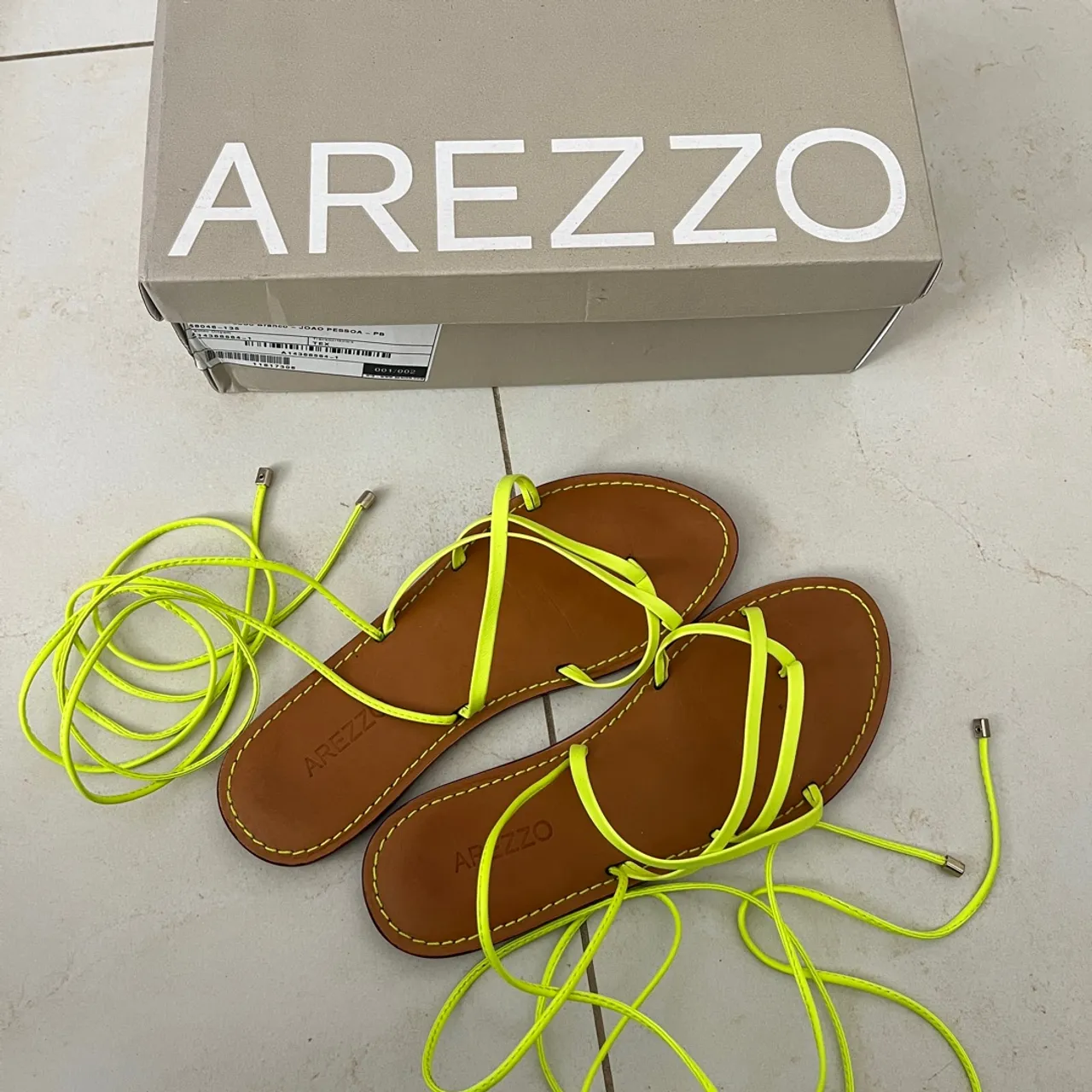 Sandália Arezzo com amarração
