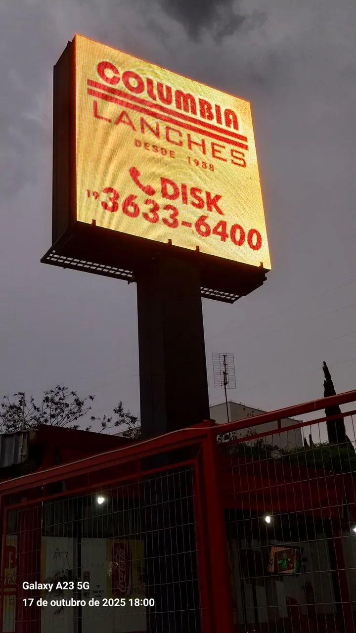 Telão de led 2x2mt acompanha torre em chapa de aço,  computador, cabos de rede ,em fun. 64167733777153121