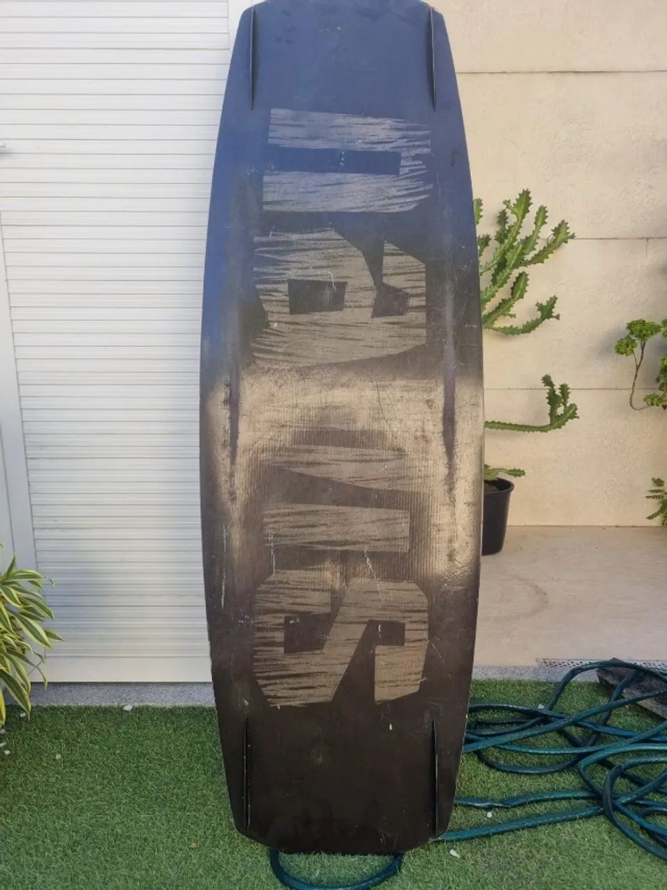 PRANCHA DE KITESURF / WAKEBOARD COM BOTAS - NAVIS 138 - OPORTUNIDADE! - Foto 5