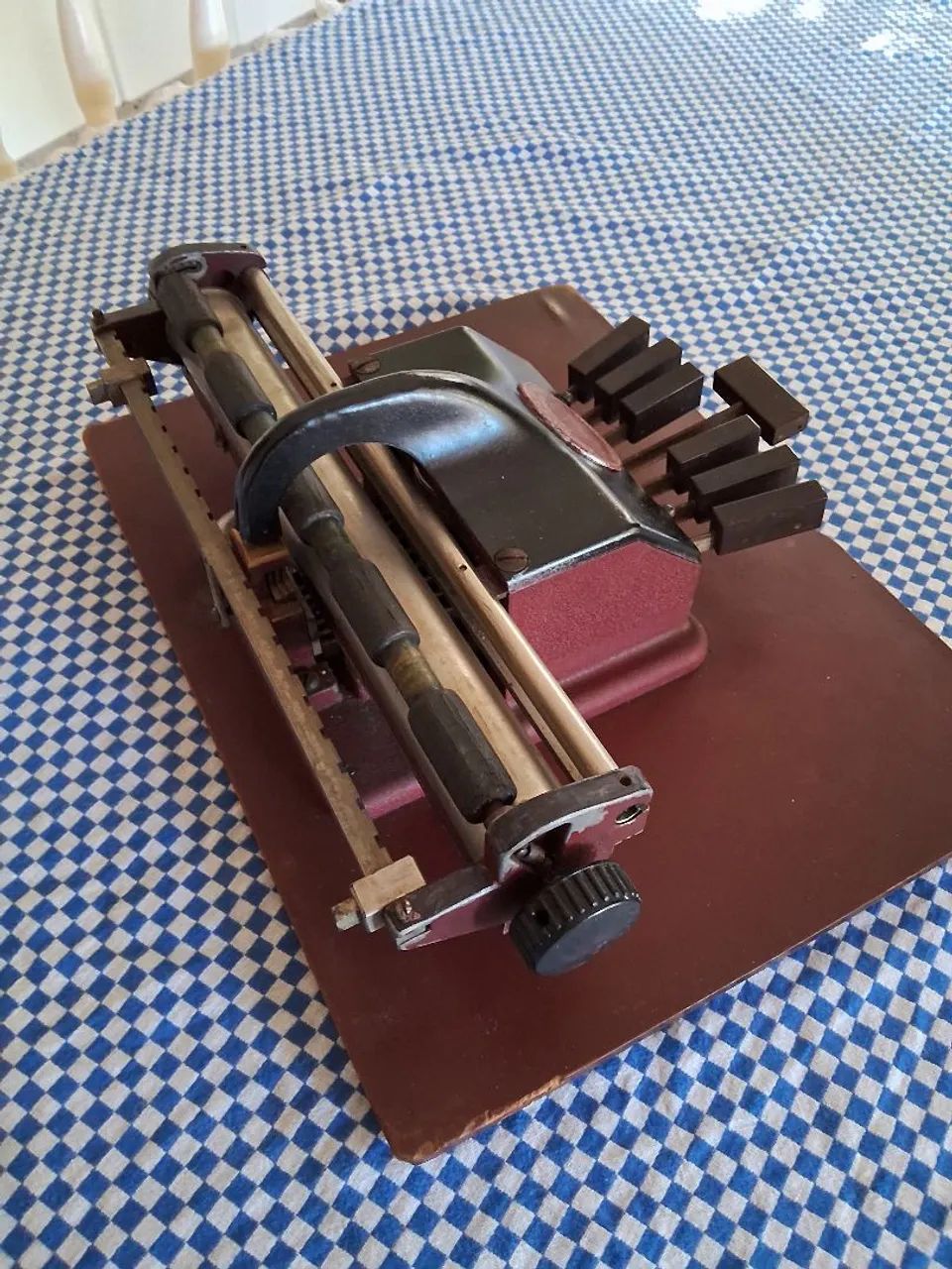Antiga e rara máquina de escrever em Braille - Foto 2