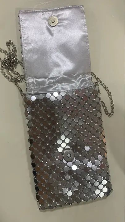 Bolsa  de Ombro Prata - Estiloso e Moderno - Foto 2