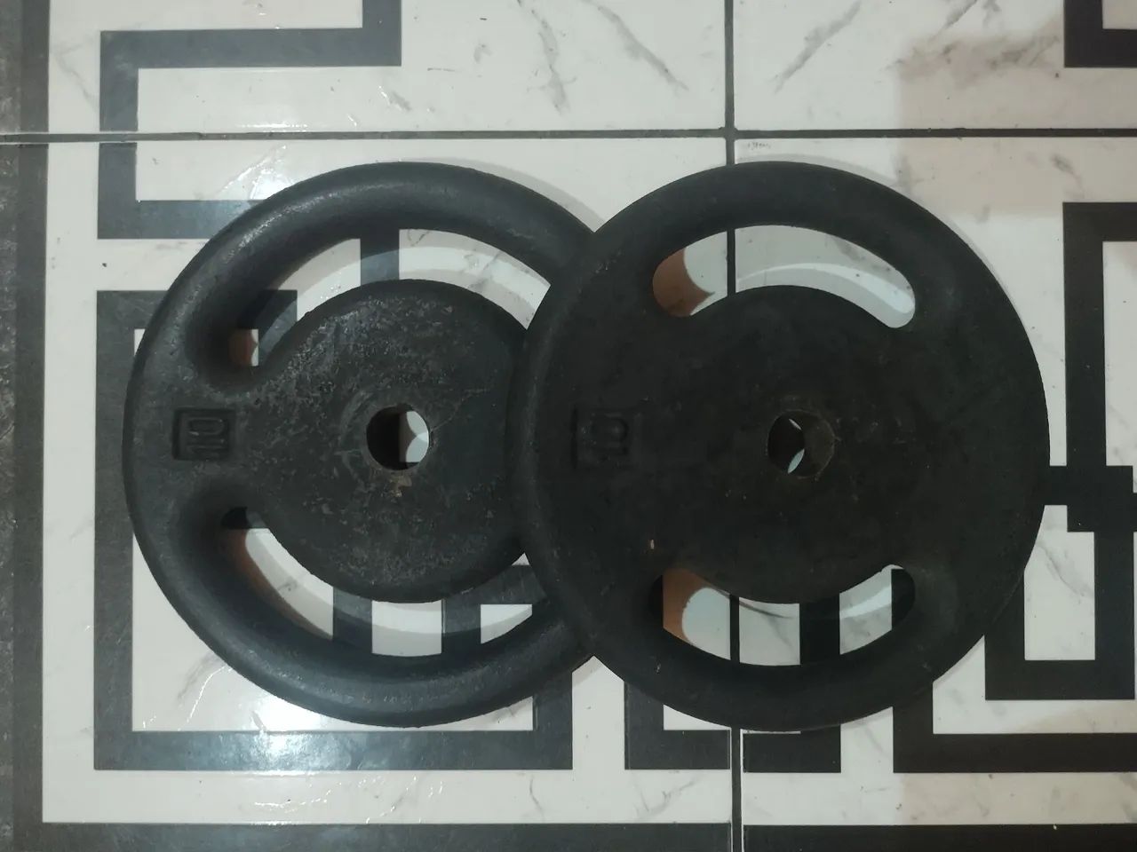 Par de anilhas de ferro para musculação 10kg 1 180 ou o par por 350 - Foto 2