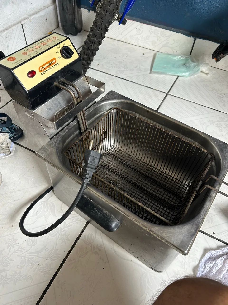 FRITADEIRA PROFISSIONAL ELÉTRICA 5LITROS, 220 volts 