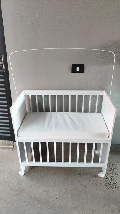 Mini Berço com colchão, rodízio e varão de mosquiteiro (NOVO) - Foto 2