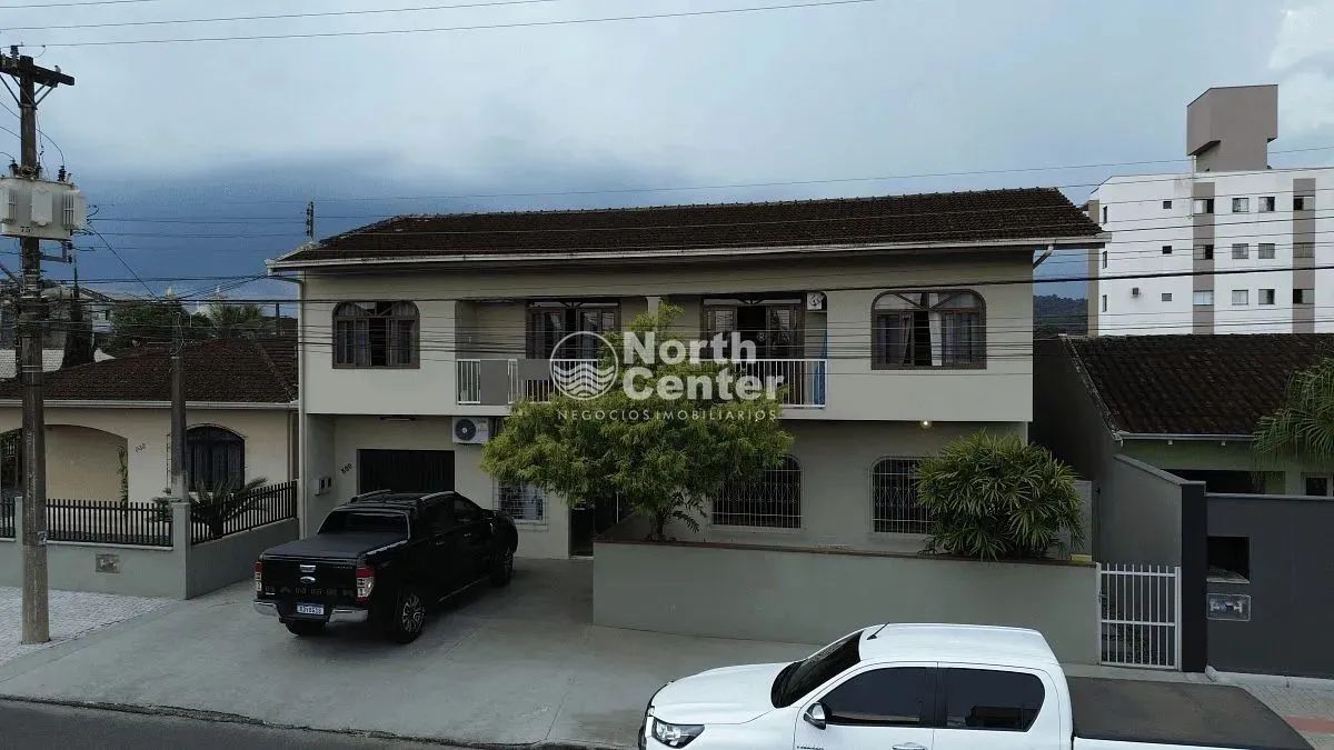 Sobrado à venda, com sala comercial, Iririú, Joinville, SC, ACEITA PERMUTA POR CASA em Bal - Foto 2