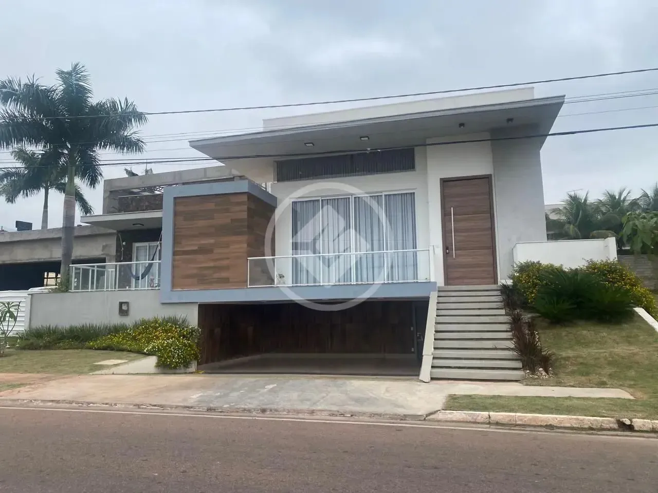Vende-se casa de frente para o lago - 450 m² com 5 suítes e piscina - Condomínio Florais d