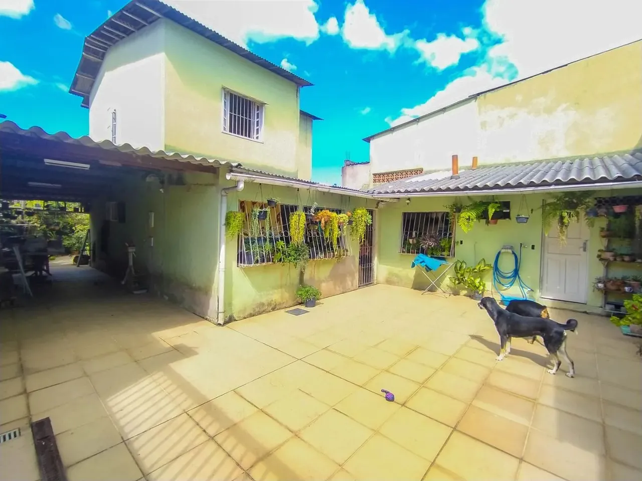 Oportunidade Casa Duplex com 4 Quartos, Espaço Gourmet e muito Conforto!