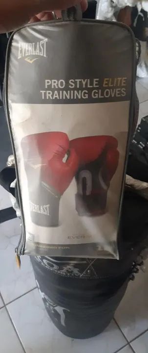 Saco de pancada com luvas de boxer. - Foto 4