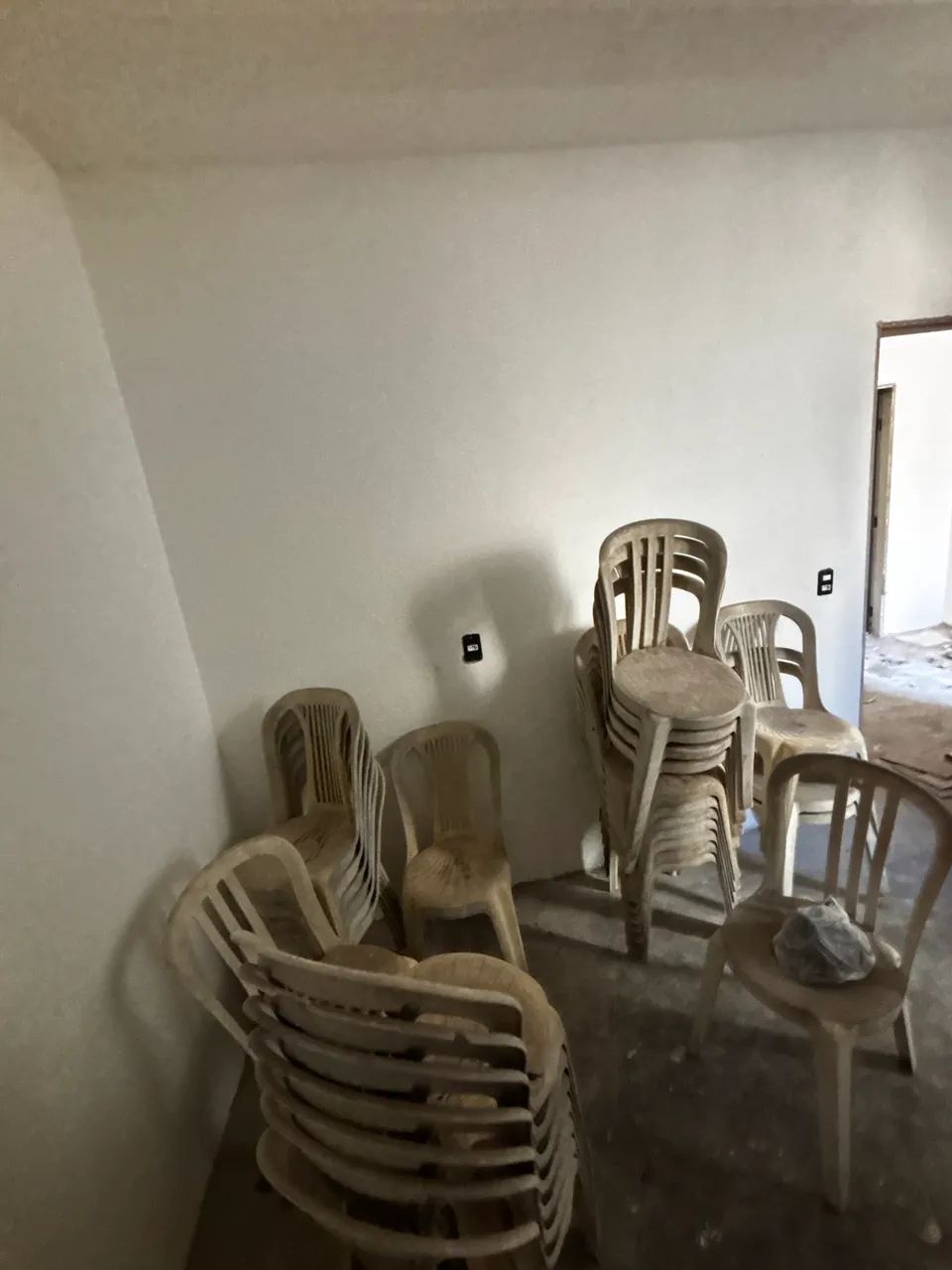 Cadeira Bistrô Branca de plástico  - Foto 2