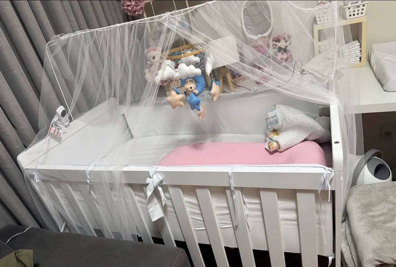 Vendo berço semi novo montado 