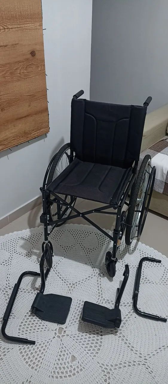 Cadeira de rodas adulto.