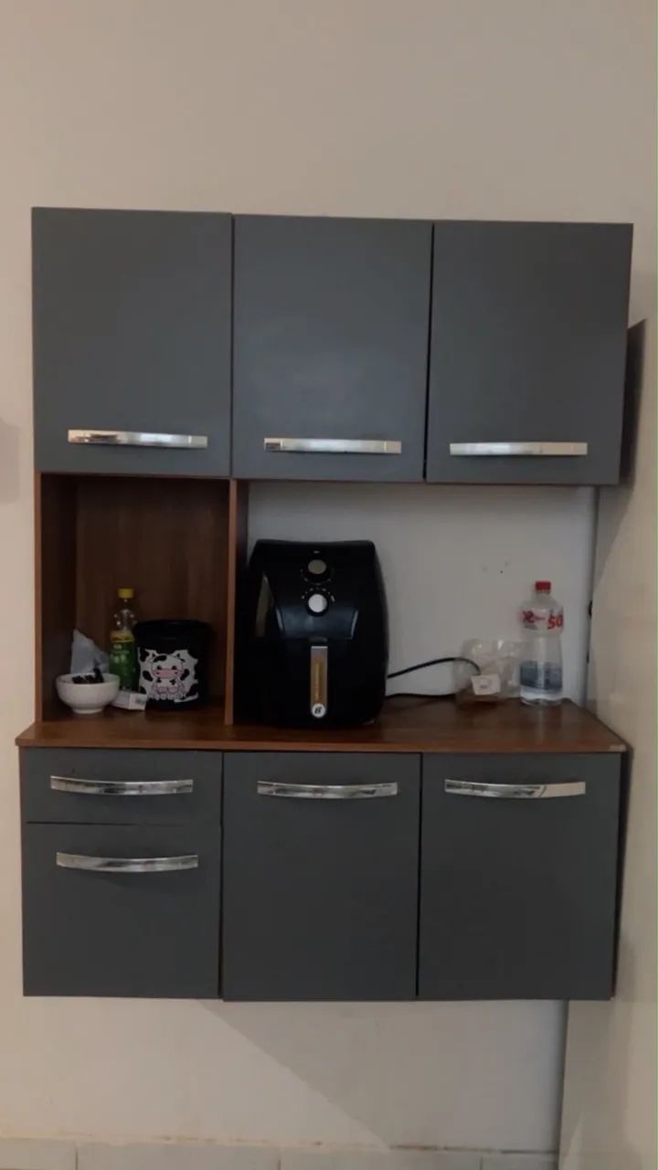 Sofá 3 lugares e armário de cozinha 