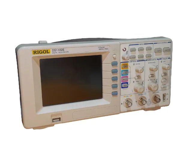 Osciloscópio digital Rigol DS1102E 100 MHz 2 canais - Foto 2