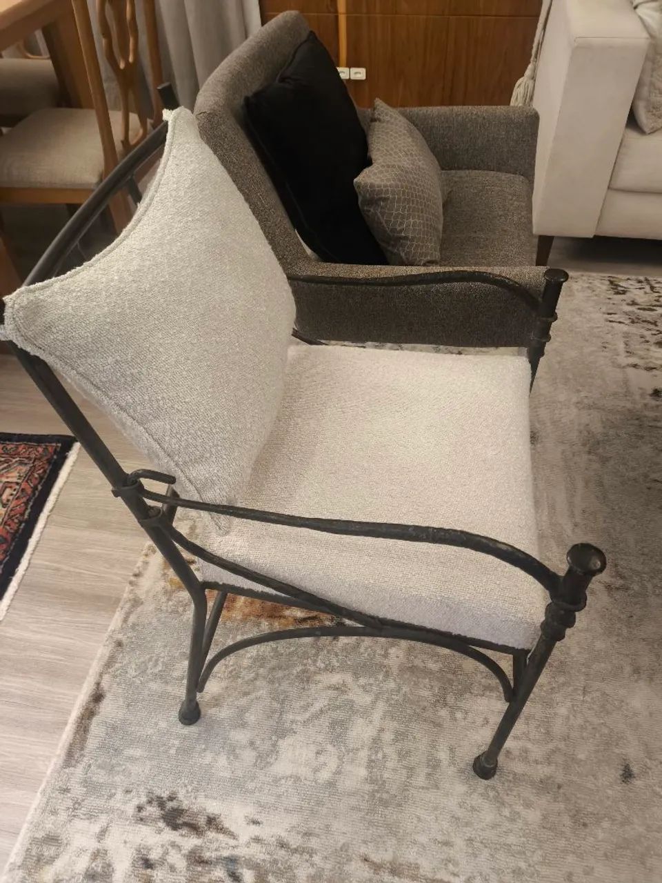 Cadeira de ferro com assento confortável  - Foto 2