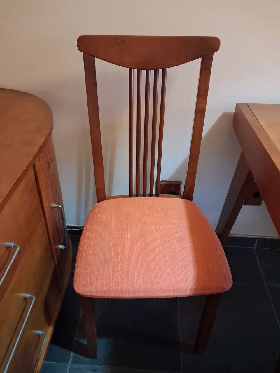Mesa com extensor, 4 cadeiras e Buffet - Foto 4