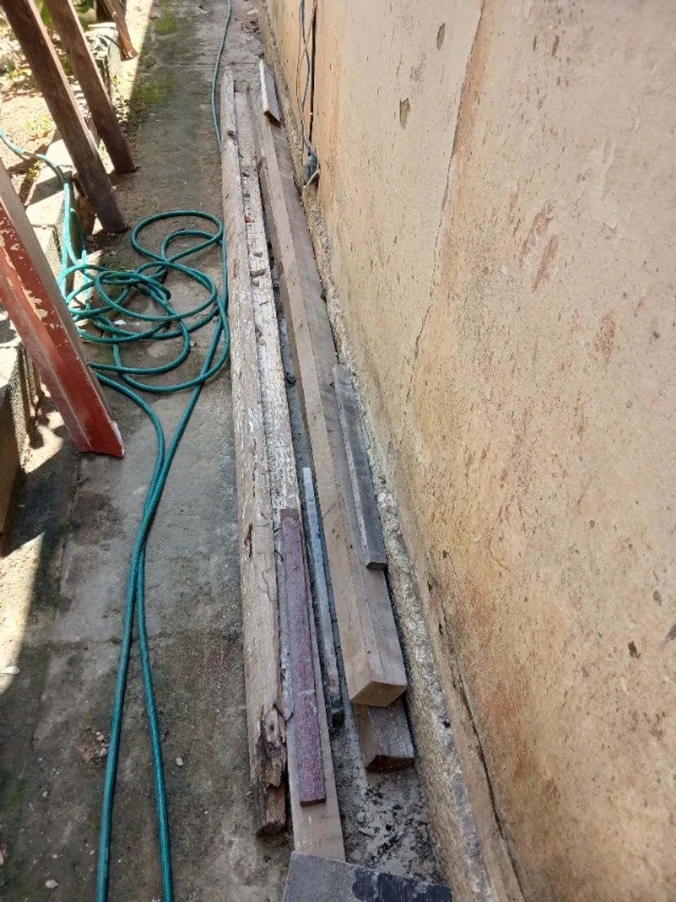 Telhao de eternit e madeiras  - Foto 5