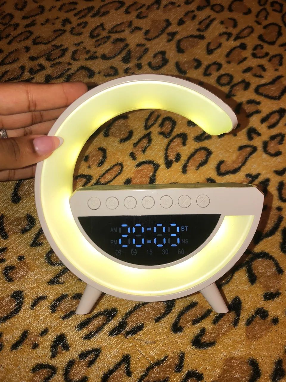 Luminária G Speaker Caixa De Som Bluetooth Relógio 