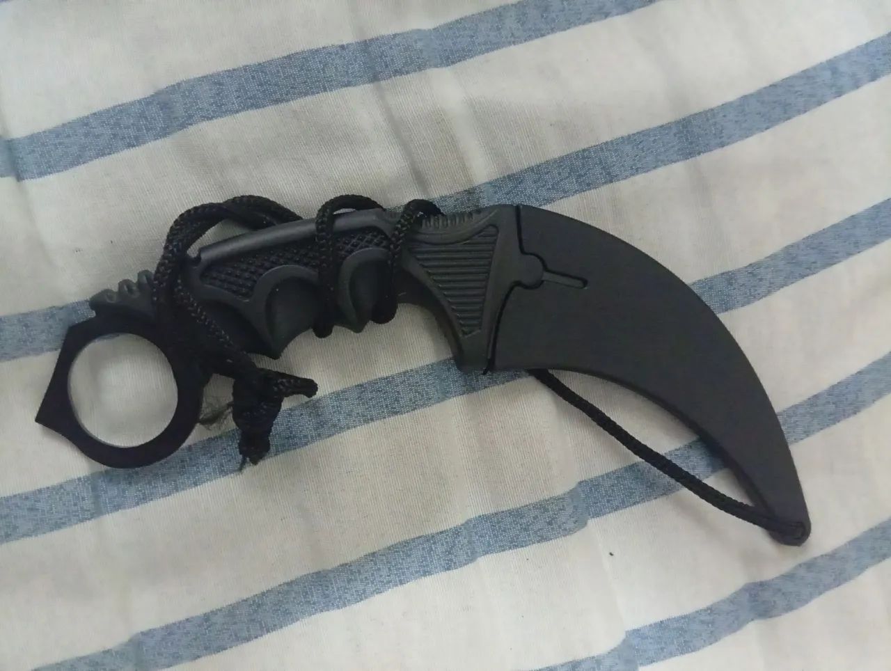 Carambit cor preta - Foto 3