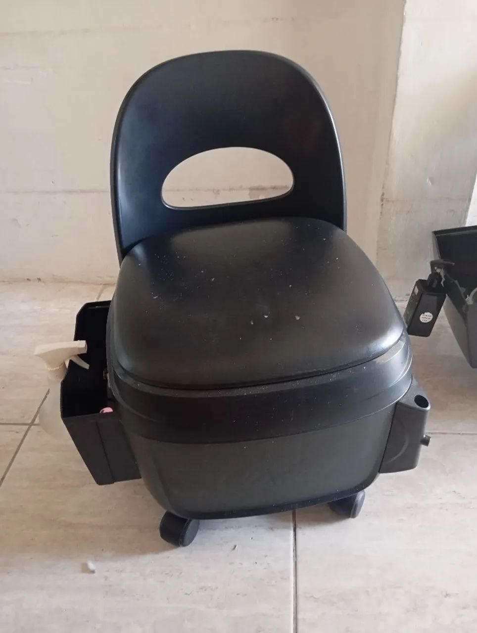 Vendo cadeirinha de manicure 