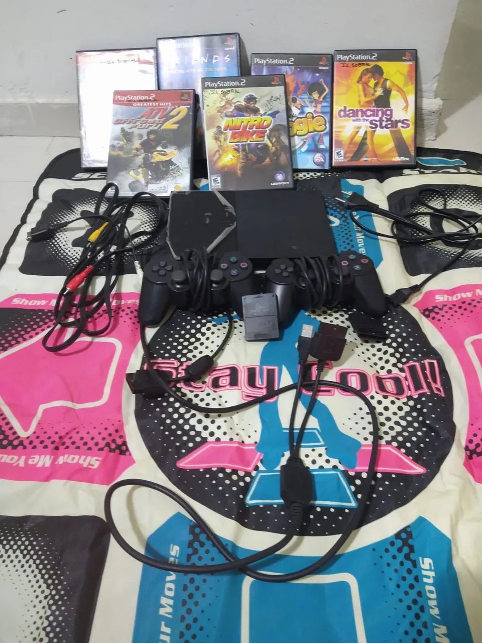Ps2 em perfeito estado, com 6 jogos e tapete de dança 