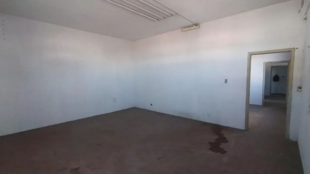 Ponto comercial/Loja/Box para aluguel, com 4 salas, copa, 2 banheiros e loja térrea. - Foto 4