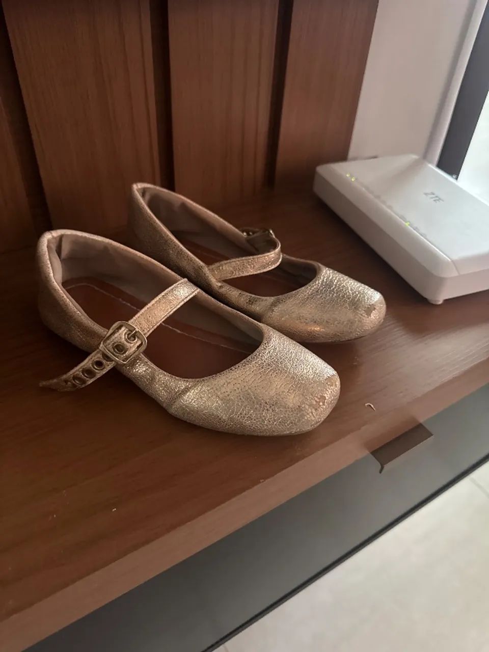 Sapatilha dourada  - Foto 2