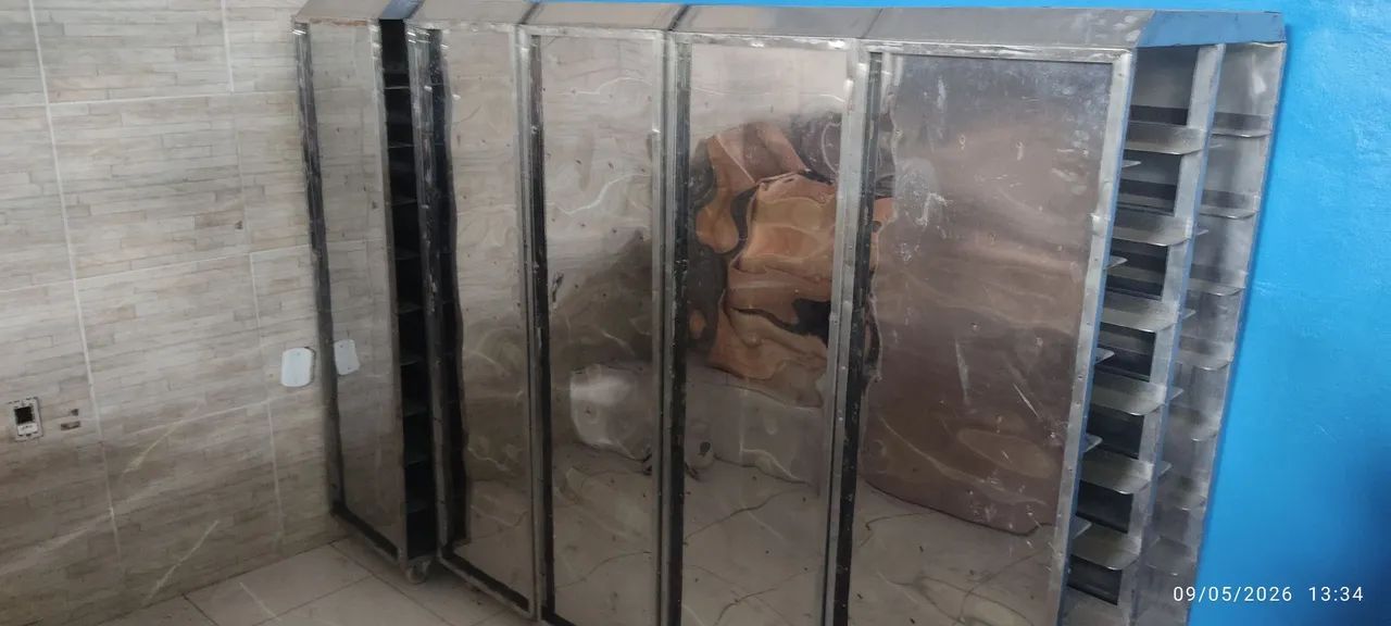 5Armários INOX 20 assadeiras CADA e rodas nylon"LEIA" - Foto 4