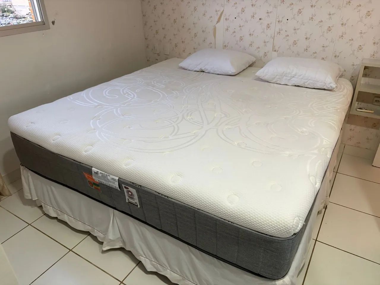Cama King Size Colchão e Box - praticamente novo