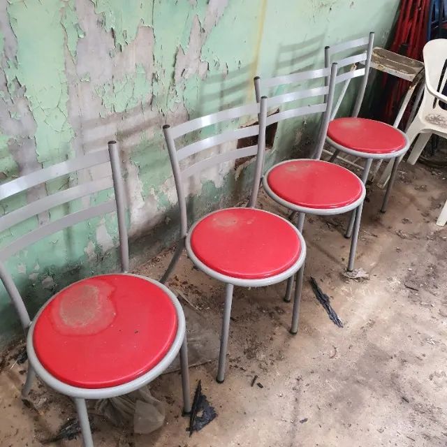 4 Cadeiras De Ferro Assento Vermelho