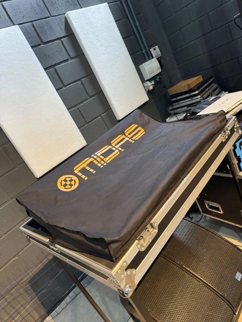 MESA DE SOM DIGITAL MIDAS M32 LIVE COM HARDCASE - IMPECÁVEL - Foto 4