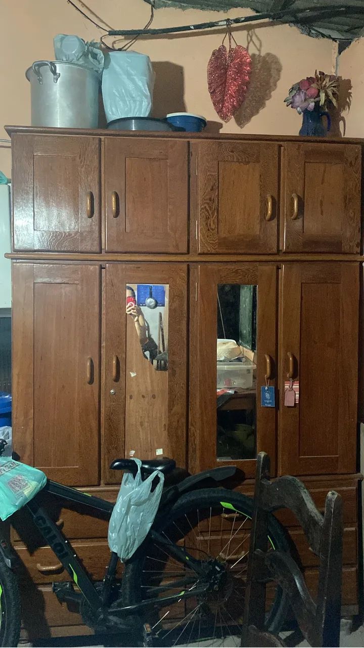 Vende-se um guarda roupa de casal 