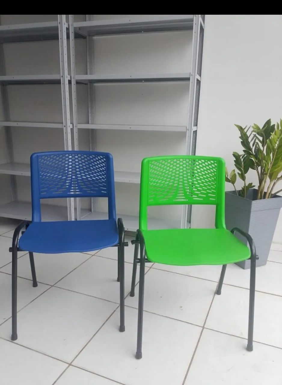 CADEIRAS FIXA DE PLASTICO RESISTENTE  - Foto 5