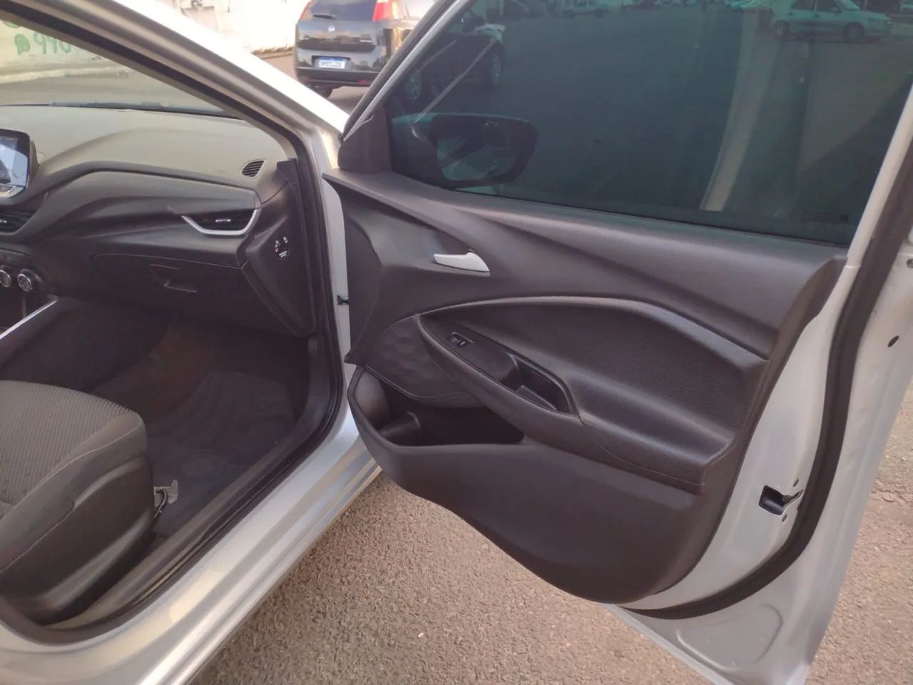 Chevrolet Onix ONIX HATCH LT 1.0 12V Flex 5p Mec. 2020