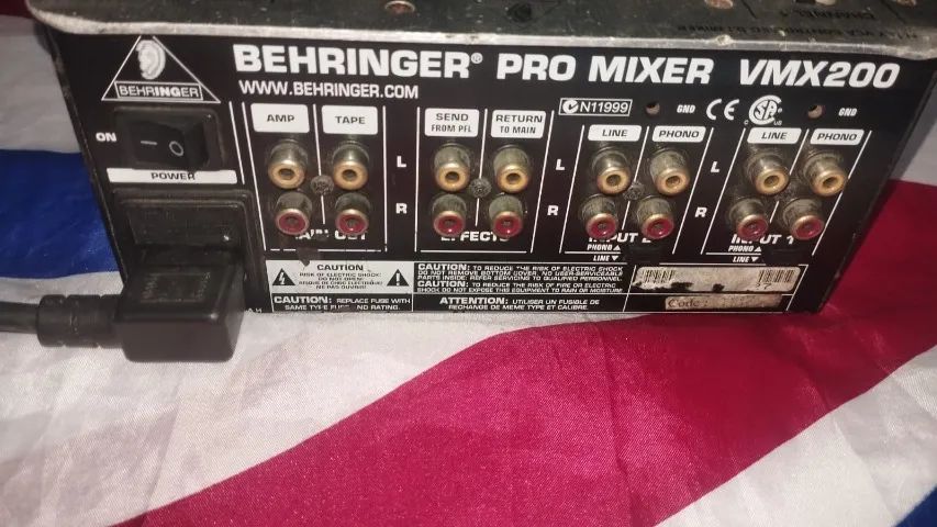 VENDE SE MESA DE SOM DA MARCA  BEHRINGER PRO MIX VMX 200 - Foto 4