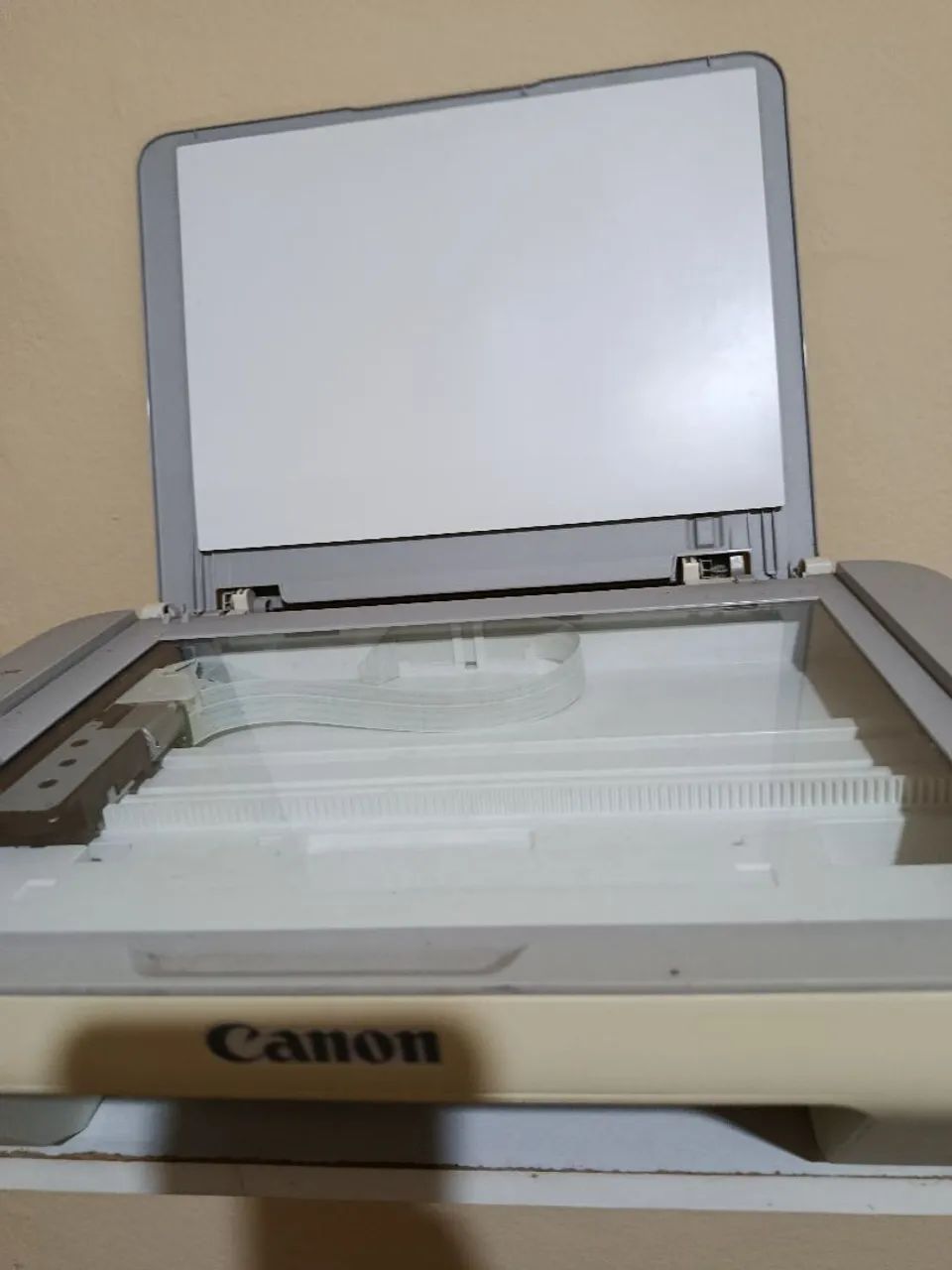 Impressora canon jato de tinta, acompanha de brinde 30 papel oficio - Foto 2