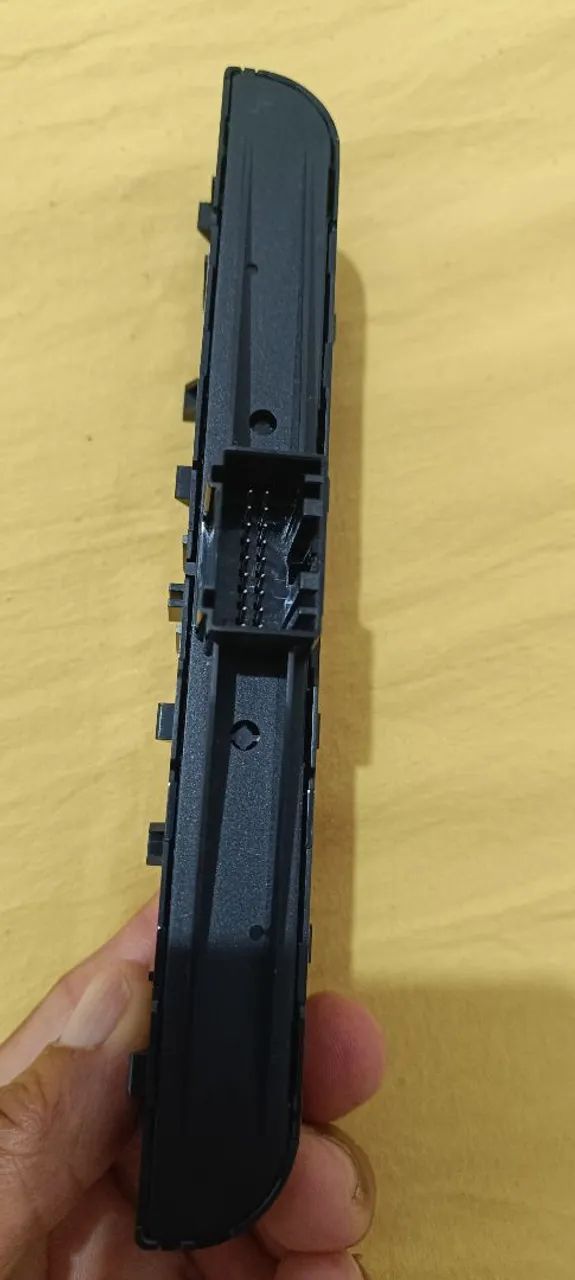 Botão de comando para Onix ,Tracker 2020/2024 Alerta,pisca ,porta mala,e trava  - Foto 4