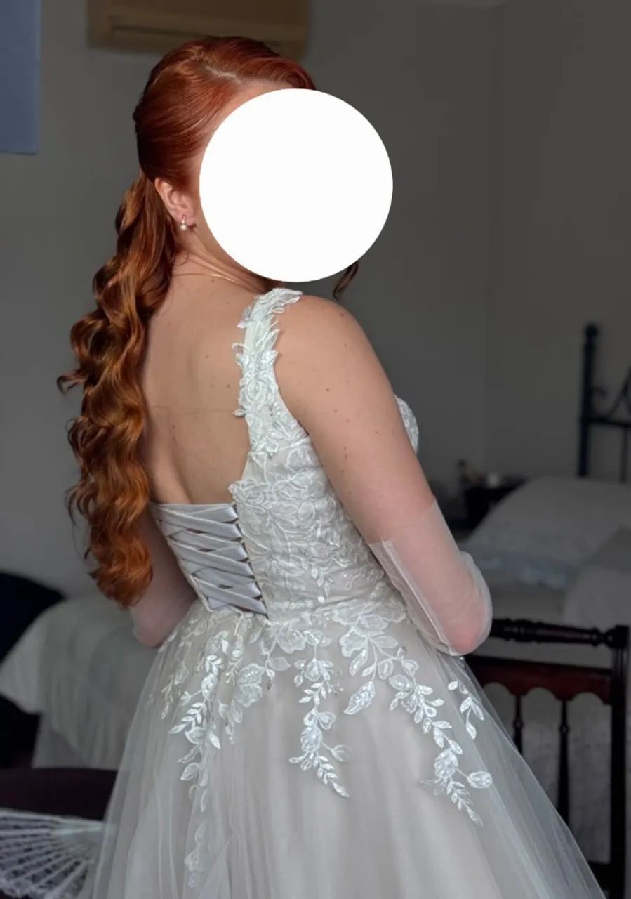 Vestido de Noiva Romântico com Cauda Longa + Véu - Foto 4