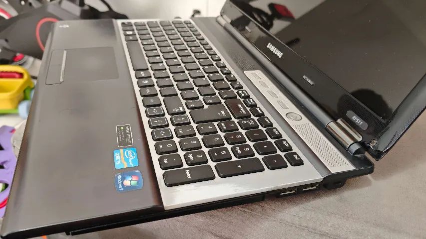 Notebook Usado Samsung RF511 Intel Core i5, 8GB RAM, 689HD/SSD, Placa de Video Nvidia 1Gb - Foto 4