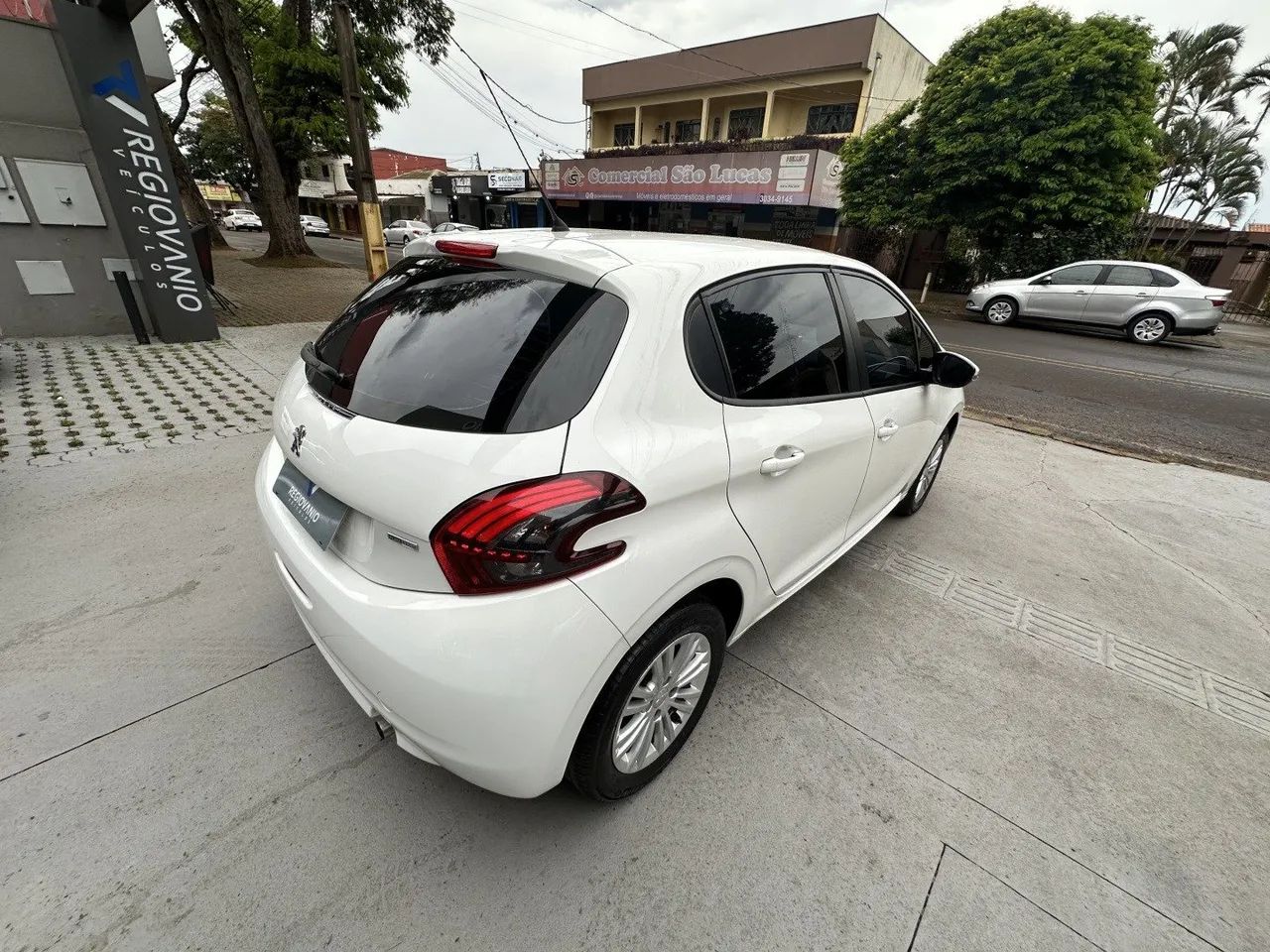 Peugeot 208 Active Pack 1.2 Flex 12V 5P Mec. 2017 - Foto 5