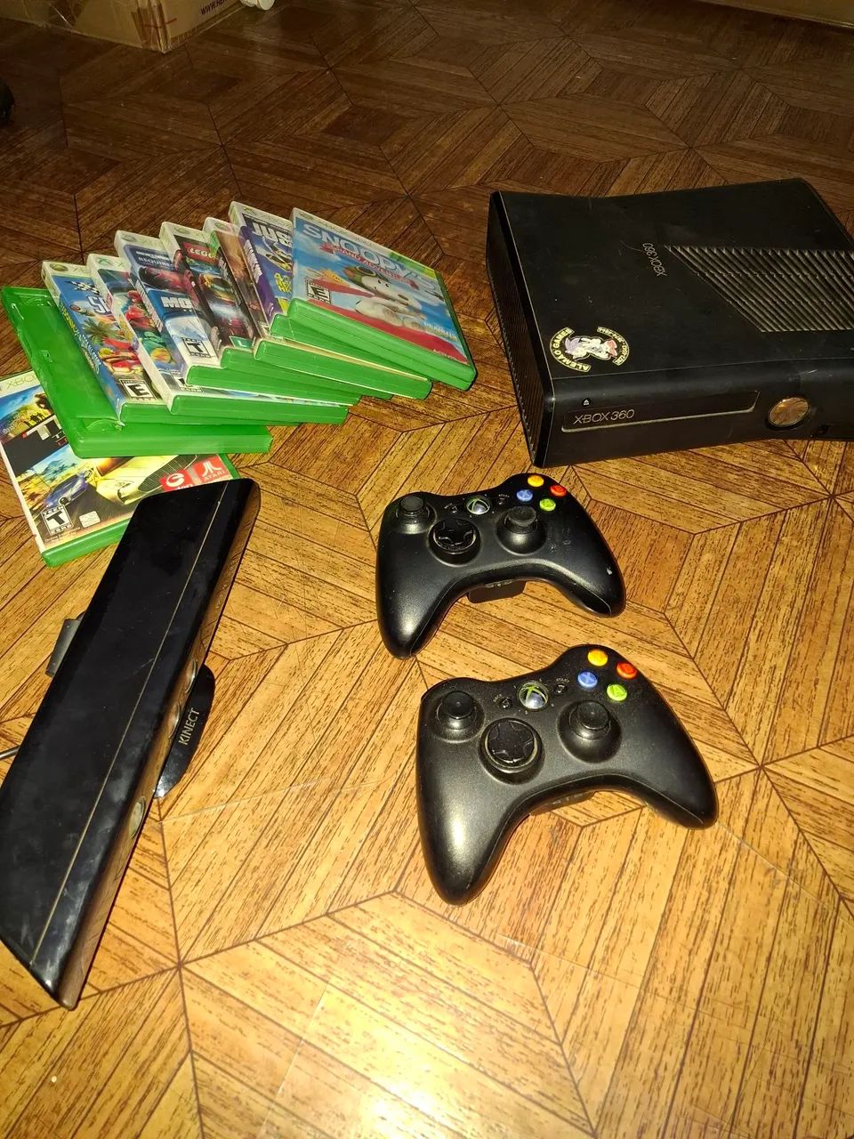 Xbox 360 S, com kinect, e mais 10 jogos inclusos 