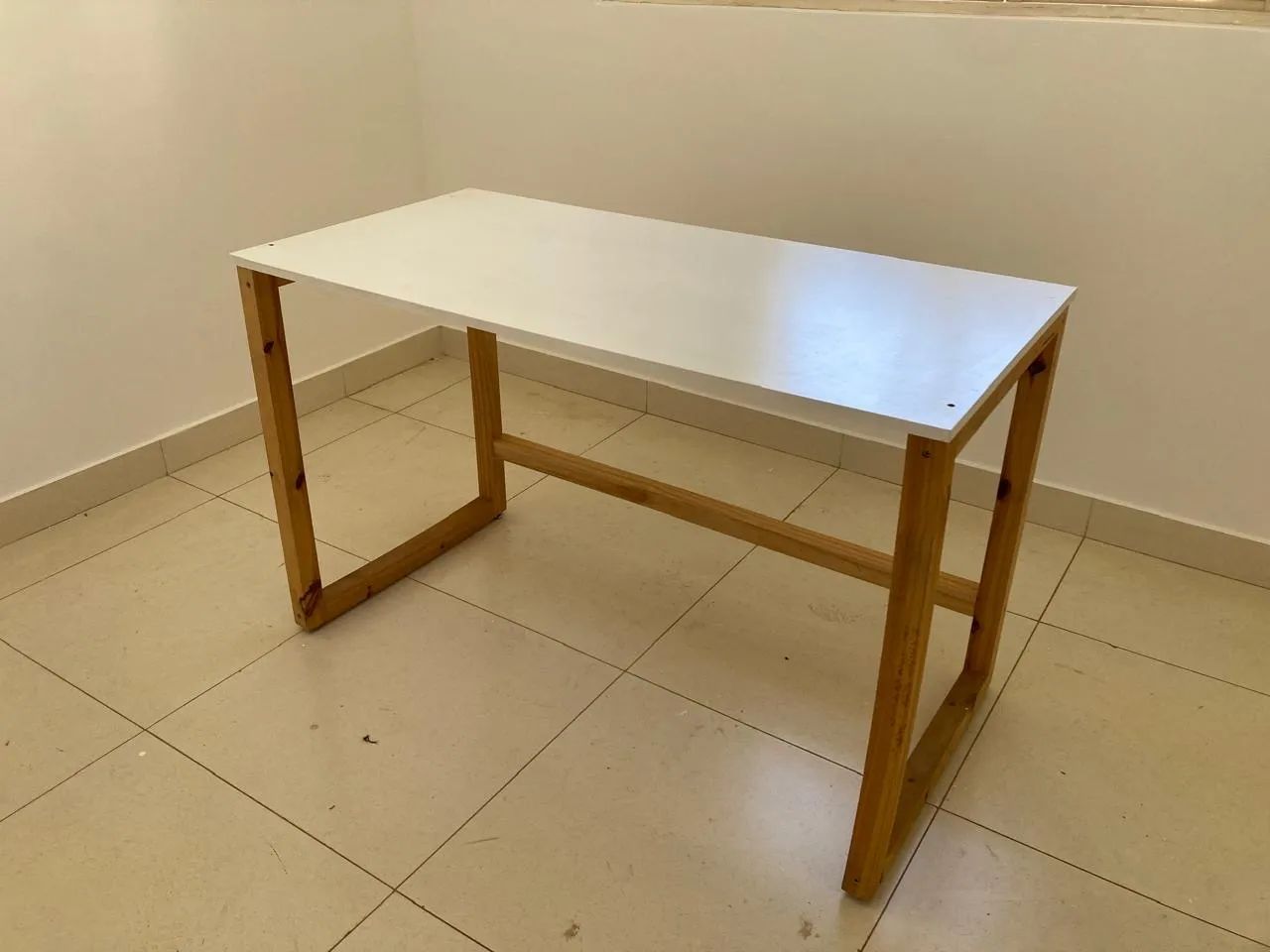 Mesa de Escritório 1,50m em Pinus e MDF