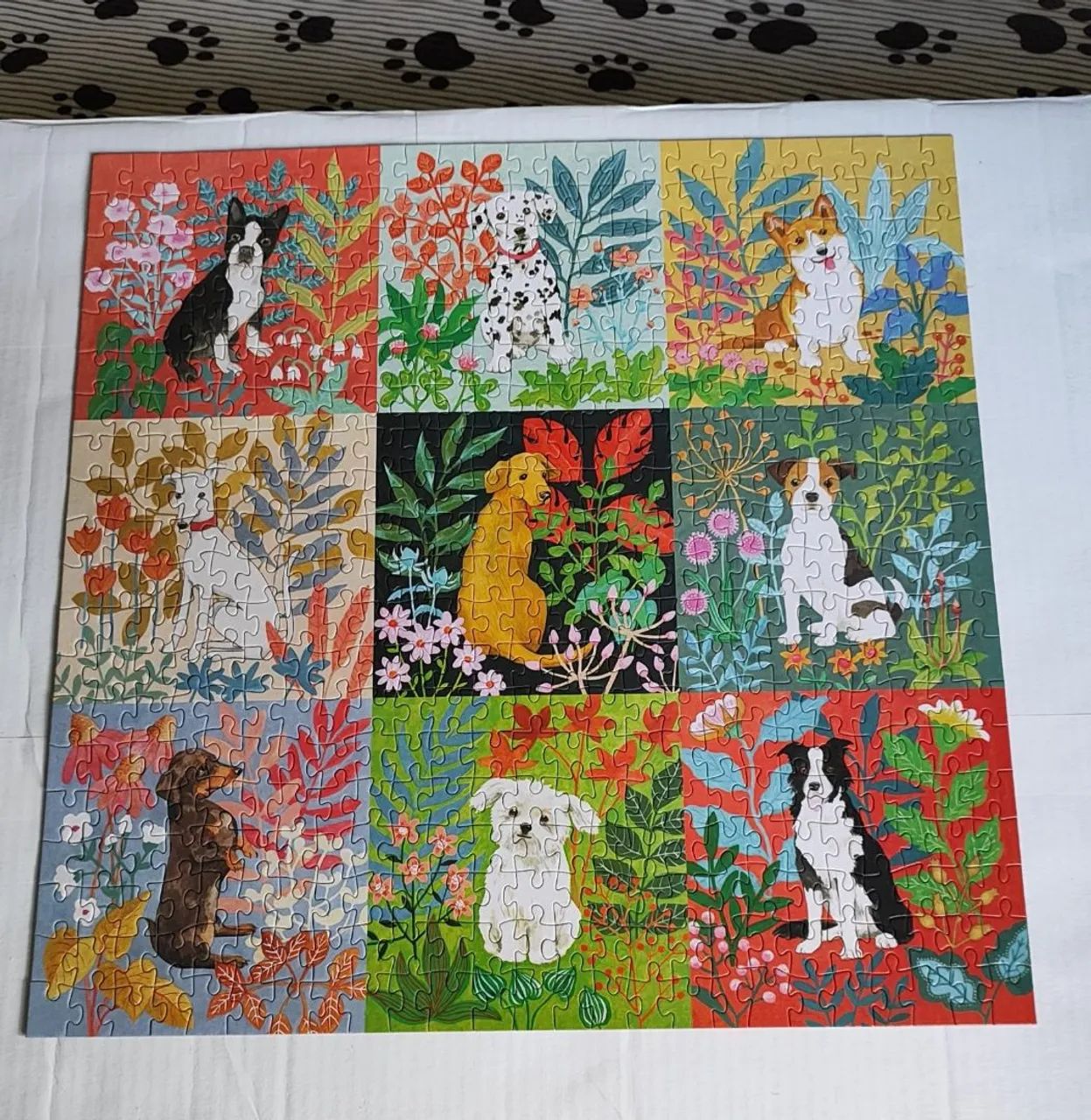 Quebra cabeça - Galison cães e flores - Foto 4