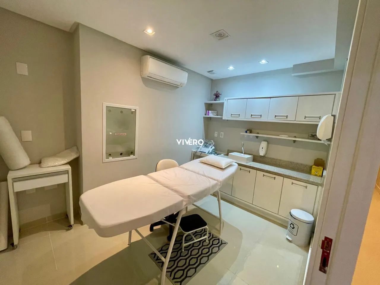 Sala comercial equipada no Edifício Ilha DMontecristo - Clínica de Estética de - Foto 5