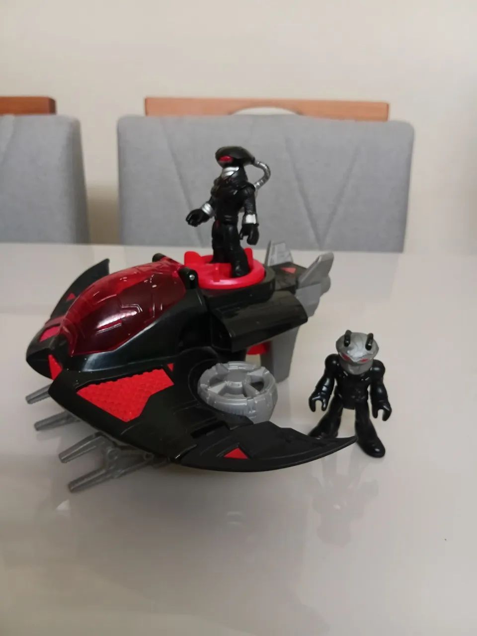 Imaginext nave vilão Arraia Negra com 2 bonecos  - Foto 4