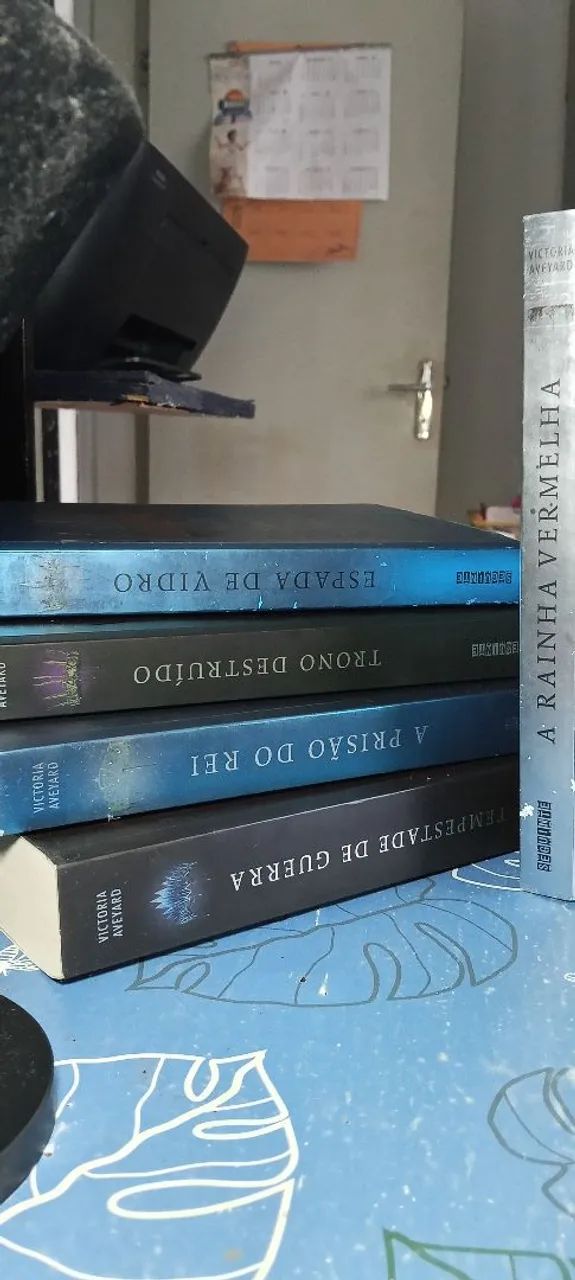 Vende-se Box de livros A Rainha Vermelha - Livros e revistas
