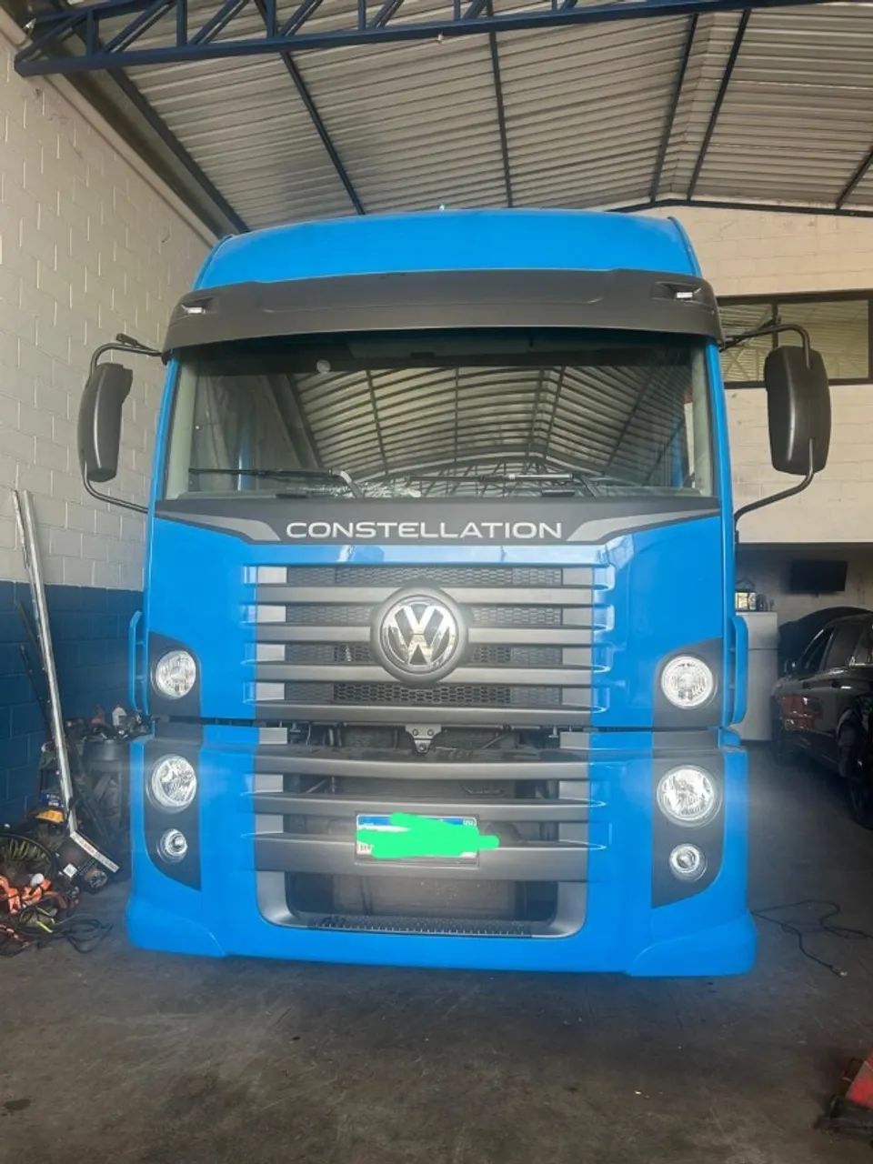 Volkswagen Constellation 2017 - Caminhão Azul