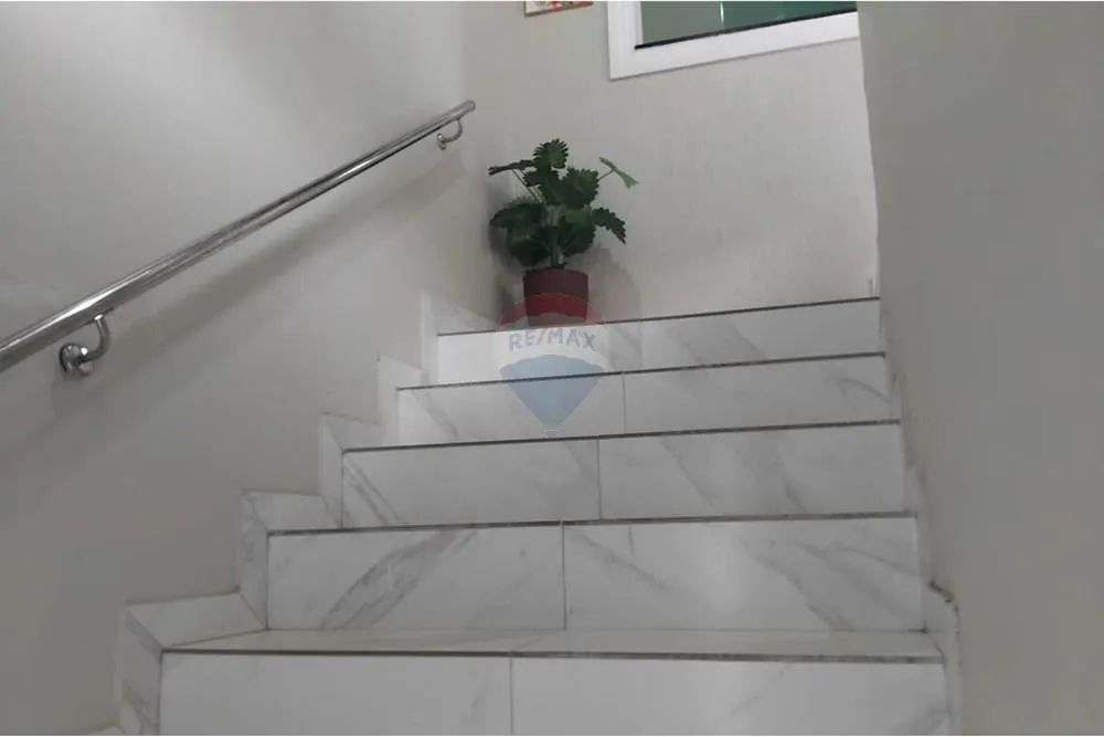 VENDE-SE CASA COM 3 QUARTOS E ESCRITÓRIO  CONFORTO E ESPAÇO! - Foto 2
